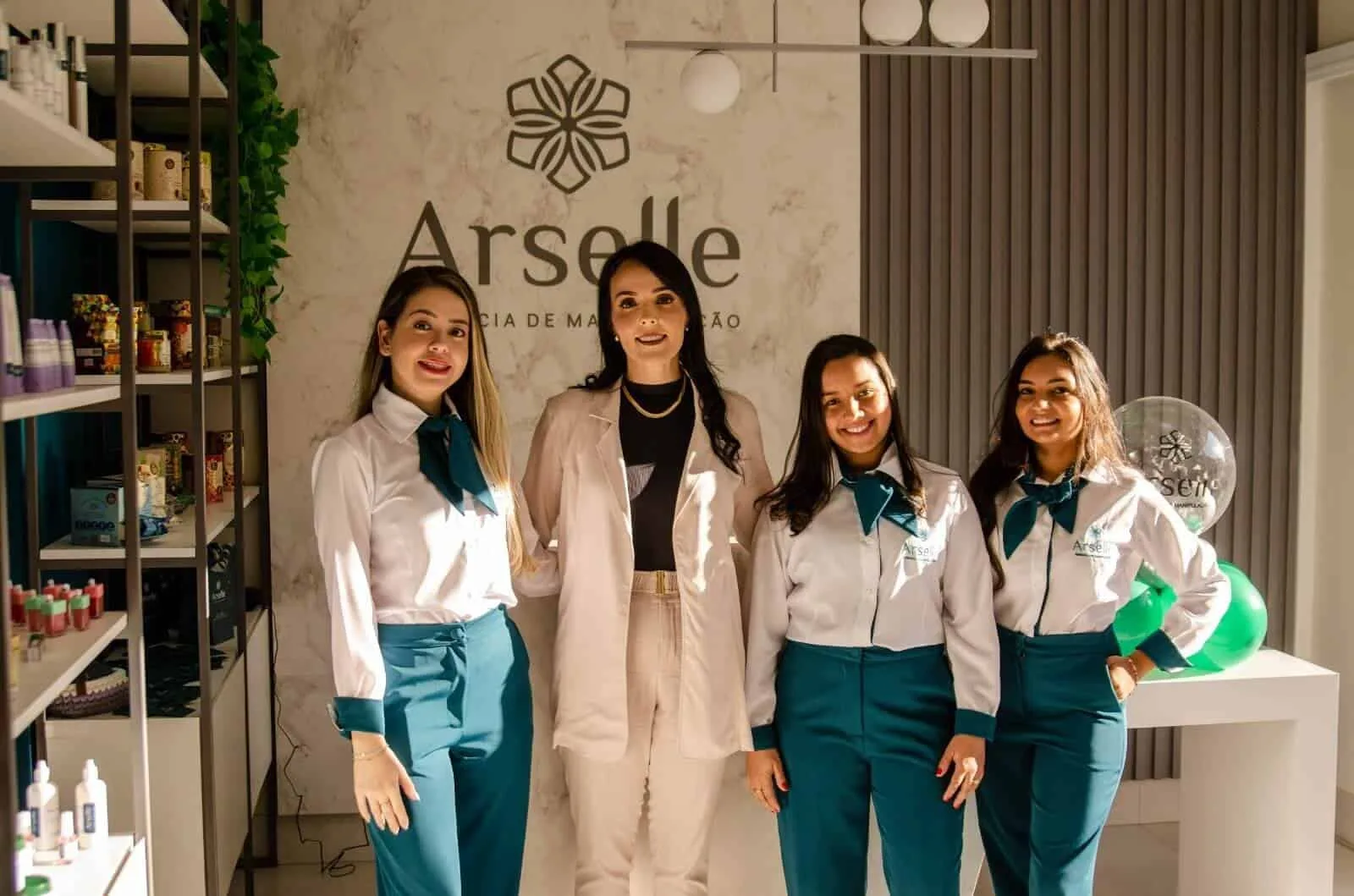 Equipe - Arselle Farmácia de Manipulação